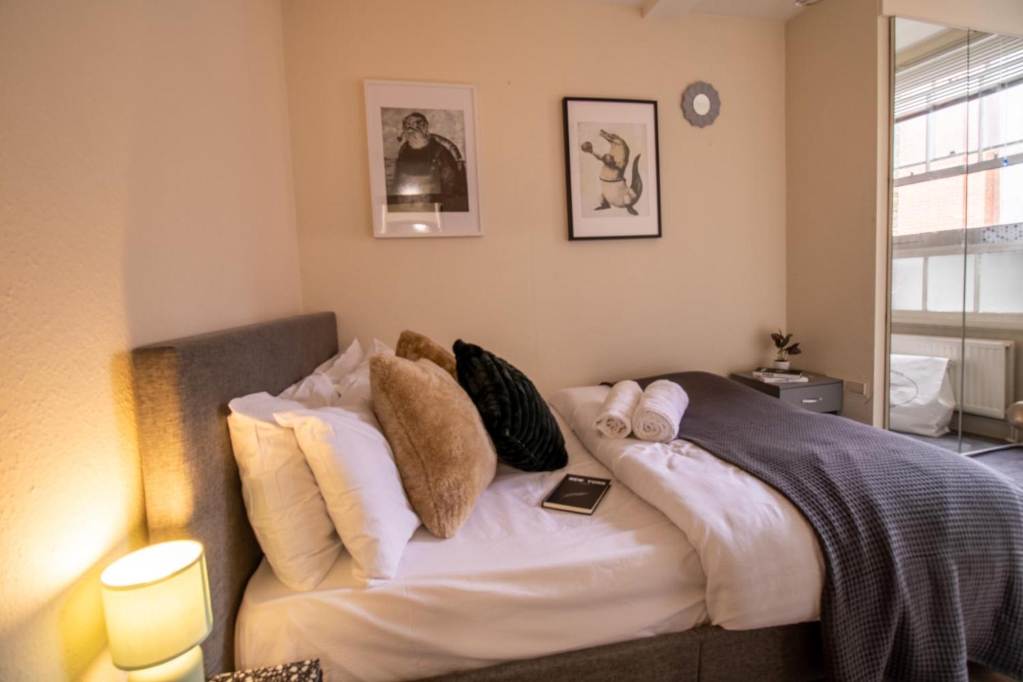 Cosy 2-Bedroom Apartment In Mayfair 8Cb - 4Th Floor No Elevator Лондон Екстериор снимка