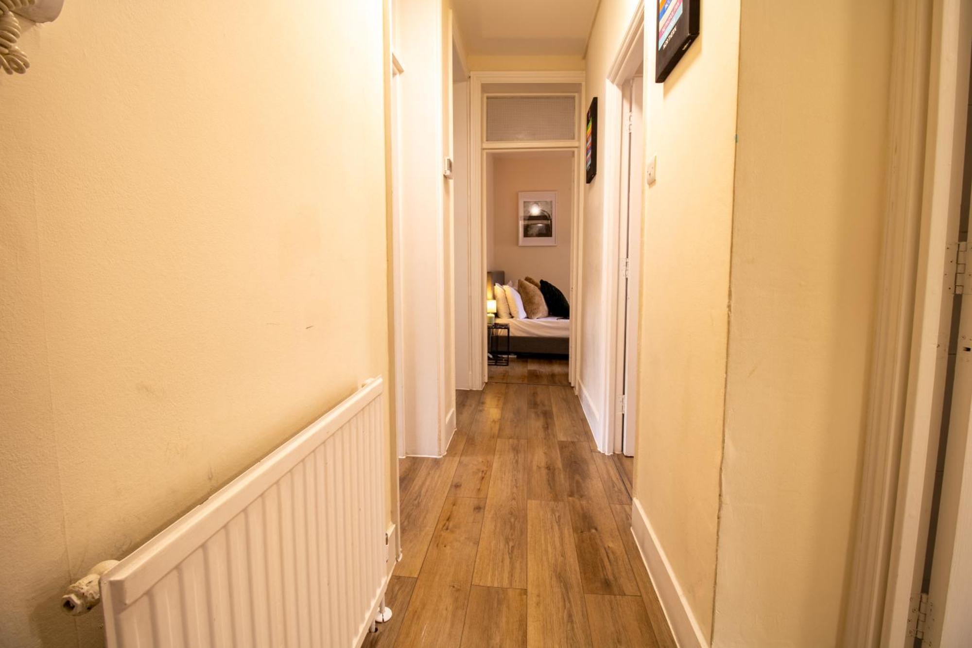 Cosy 2-Bedroom Apartment In Mayfair 8Cb - 4Th Floor No Elevator Лондон Екстериор снимка