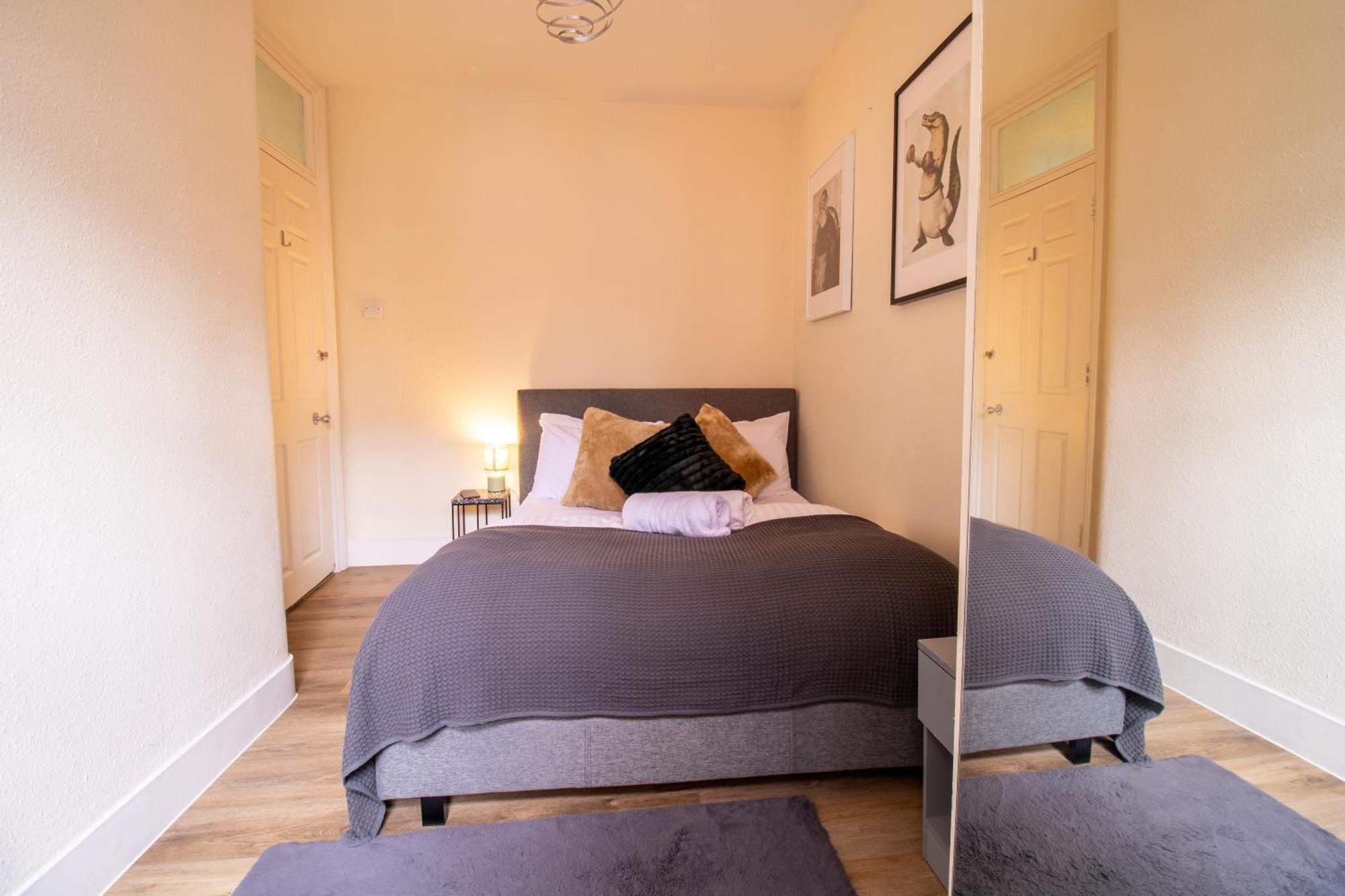 Cosy 2-Bedroom Apartment In Mayfair 8Cb - 4Th Floor No Elevator Лондон Екстериор снимка