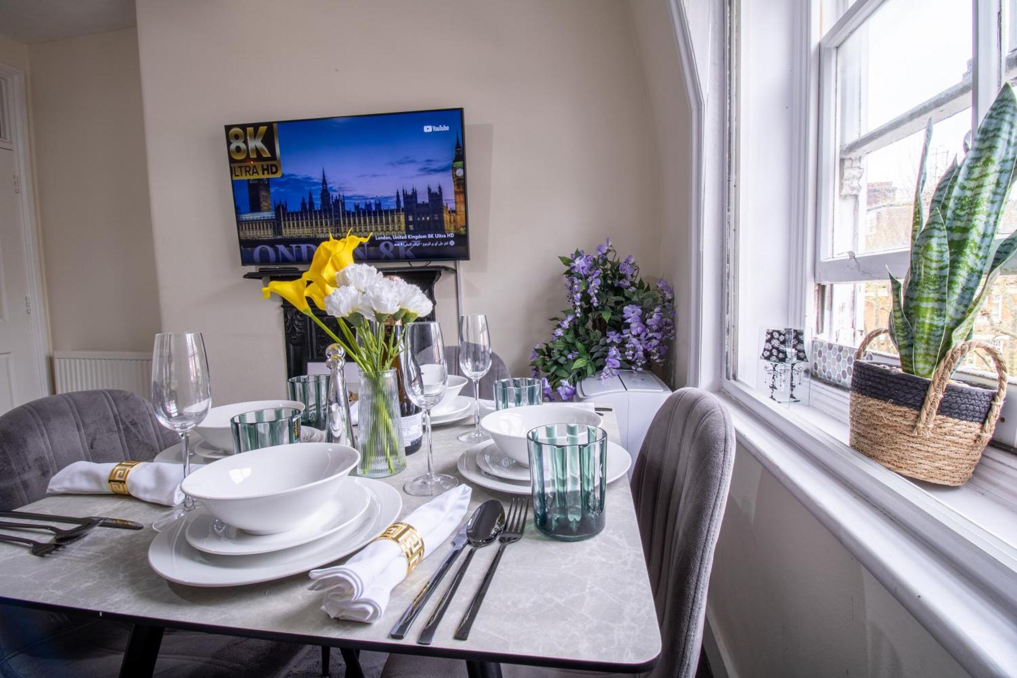 Cosy 2-Bedroom Apartment In Mayfair 8Cb - 4Th Floor No Elevator Лондон Екстериор снимка