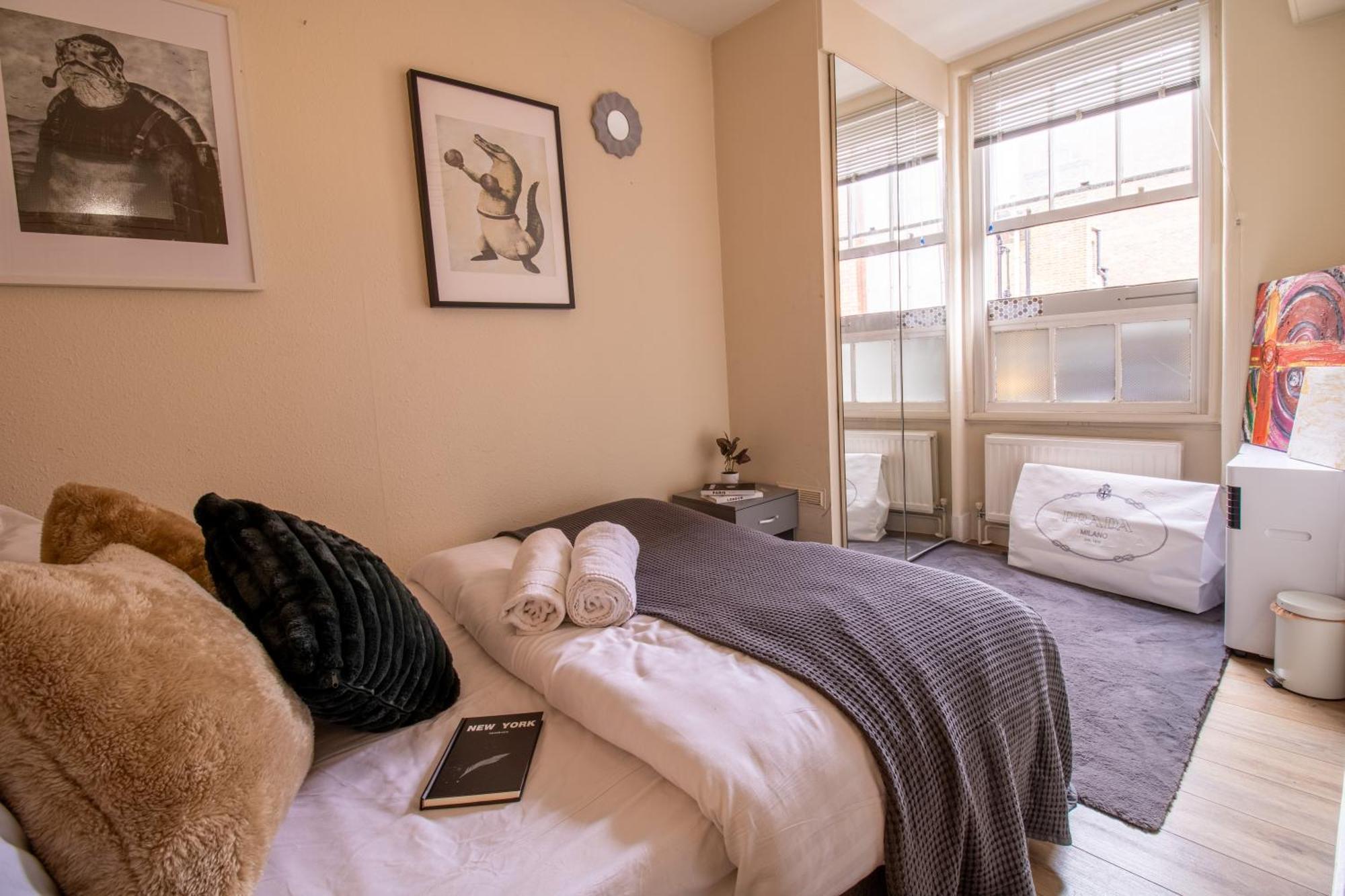 Cosy 2-Bedroom Apartment In Mayfair 8Cb - 4Th Floor No Elevator Лондон Екстериор снимка